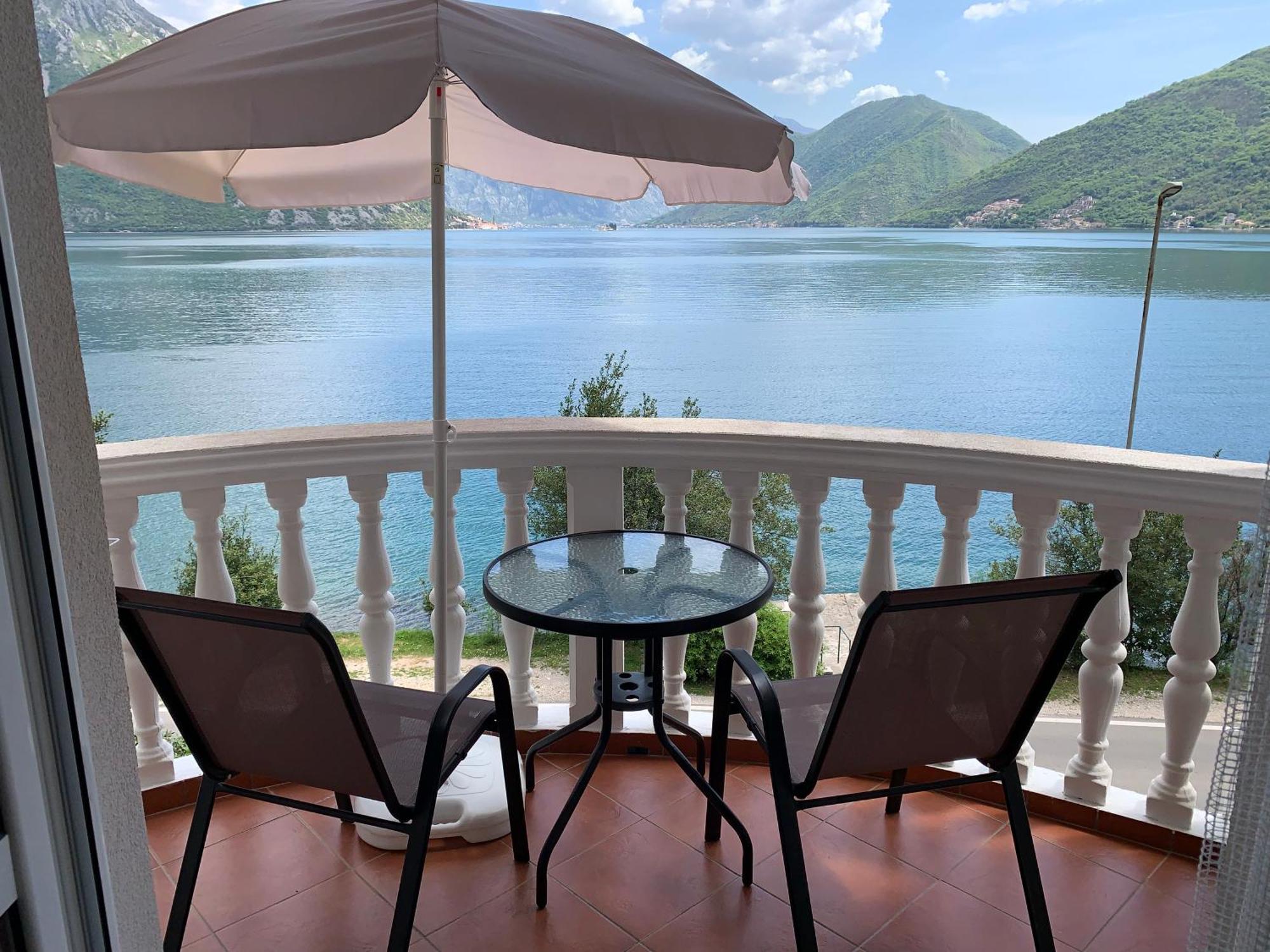 Apartments Villa Radonic Donji Morinj Exterior foto