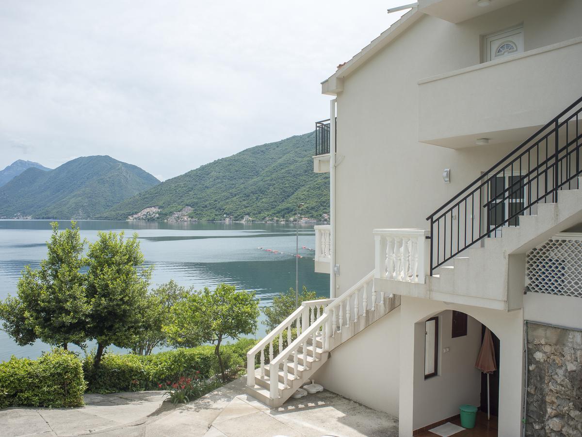 Apartments Villa Radonic Donji Morinj Exterior foto